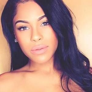 Meet your Posher, Simone